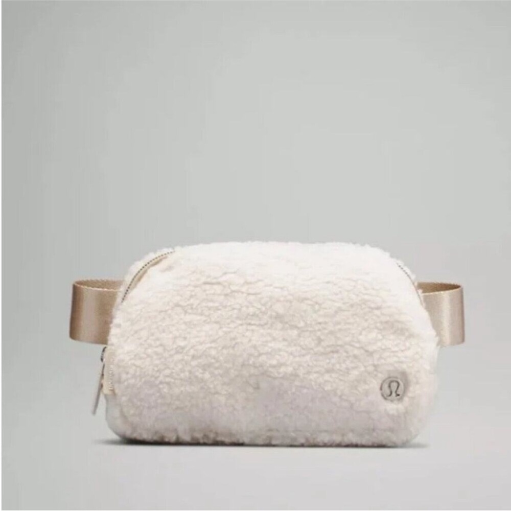 Lululemon everywhere fleece belt bag trench ivory NEW - Picture 3 of 5